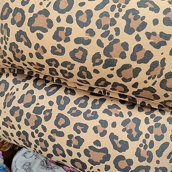 2-24"ร12" Linen like Leopard ๐ print rectangle large PILLOWS FABULOUS - Picture 3 of 4